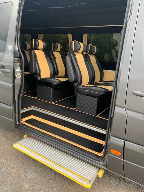 Mit unserem Chauffeurservice kommen Sie immer entspannt und zeitgenau an Ihr Ziel